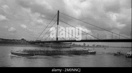 : Die Verlagerung einer Rheinbrücke wurde am 07.04.1976., Deutschland, Europa, zu einem öffentlichen Festival in Düsseldorf Stockfoto