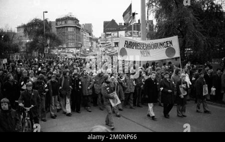 Die Demonstrationen vom 1-5. April 1975 im Zentrum von Hannover, das unter dem Titel „Roter Punkt“ traditionell wurde, sprachen sich gegen Preiserhöhungen für Züge und aus Stockfoto