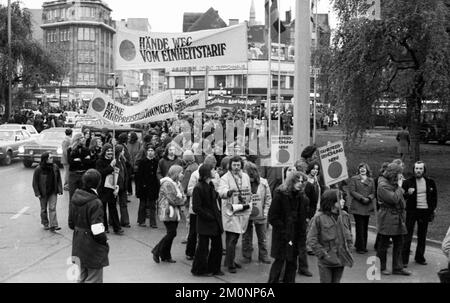 Die Demonstrationen vom 1-5. April 1975 im Zentrum von Hannover, das unter dem Titel „Roter Punkt“ traditionell wurde, sprachen sich gegen Preiserhöhungen für Züge und aus Stockfoto