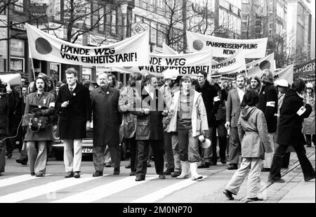 Die Demonstrationen vom 1-5. April 1975 im Zentrum von Hannover, das unter dem Titel „Roter Punkt“ traditionell wurde, sprachen sich gegen Preiserhöhungen für Züge und aus Stockfoto