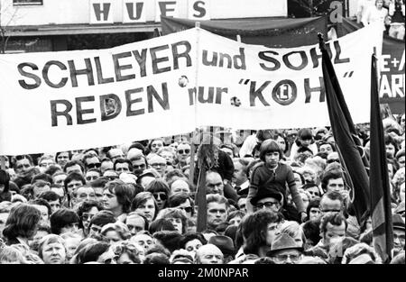 Die Zentralveranstaltung des DGB am 1. Mai 1975 mit dem Bundeskanzler in Gelsenkirchen Stockfoto