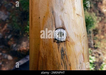 Neuer Holzzaun aus rostfreiem Stahl in Sizilien, Ätna Park, Italien Stockfoto