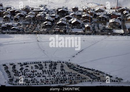 Panorama-Stadt Livigno im Winter. Livigno Landskapes in der Lombardei, Italien, in den italienischen Alpen, nahe der Schweizer Grenze Stockfoto