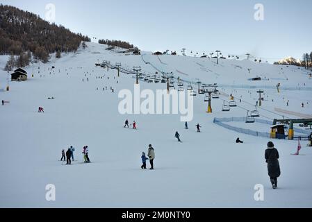 Stadt Livigno im Winter. Livigno Landskapes in der Lombardei, Italien, in den italienischen Alpen, nahe der Schweizer Grenze Stockfoto