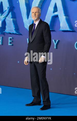 London, Großbritannien. 12.. Okt. 2022. James Cameron besucht AVATAR: The Way of the Water, World Premiere Arrivals at the Odeon Luxe, Leicester Square, London, England. Kredit: S.A.M./Alamy Live News Stockfoto