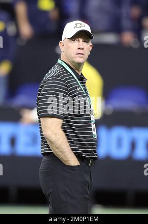 Indianapolis, Usa. 03.. Dezember 2022. Purdue Boilermakers Cheftrainer Jeff Brohm vor dem Start des Big Ten Championship-Spiels gegen die Michigan Wolverines in Indianapolis, Indiana, am Samstag, den 3. Dezember 2022. Jeff Brohm schließt einen Deal ab, um Cheftrainer bei Louisville Cardinals zu werden, seine alma Mater. Foto: Aaron Josefczyk/UPI Credit: UPI/Alamy Live News Stockfoto