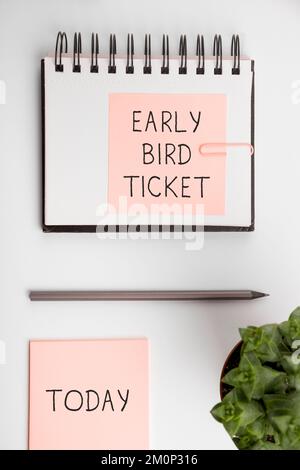 Schild mit Early Bird Ticket. Geschäftsübersicht Kauf eines Tickets vor dem Verkauf zum regulären Preis Stockfoto