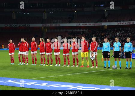 London, Großbritannien. 07.. Dezember 2022. London, Dezember 7. 2022: Arsenal-Schlange vor dem Anpfiff während des Spiels der UEFA Womens Champions League Gruppe C zwischen Arsenal und Juventus im Emirates Stadium, London, England. (Pedro Soares/SPP) Kredit: SPP Sport Press Photo. Alamy Live News Stockfoto