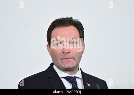 Wien, Österreich. 7. Dezember 2022. Ministerrat im Bundeskanzleramt mit Norbert Totschnig (ÖVP), Bundesminister für Landwirtschaft, Regionen und Tourismus Stockfoto