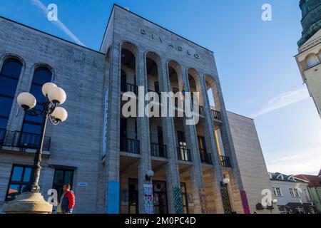 Zilina (Sillein, Silein): Stadttheater, Burian Tower in , , Slowakei Stockfoto