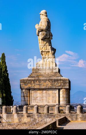 Antibes, Frankreich - 4. August 2022: Gedenkstätte für gefallene Soldaten des Ersten Weltkriegs vom Stadion Stade du Fort Carre in Antibes Stockfoto
