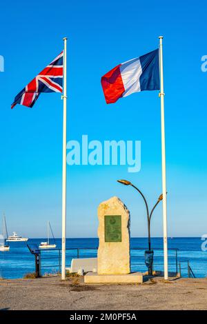 Antibes, Frankreich - 4. August 2022: Denkmal des Zweiten Weltkriegs an Peter Churchill Beach Landung des ungebrochenen HMS U-Boots in Antibes Resort City Stockfoto