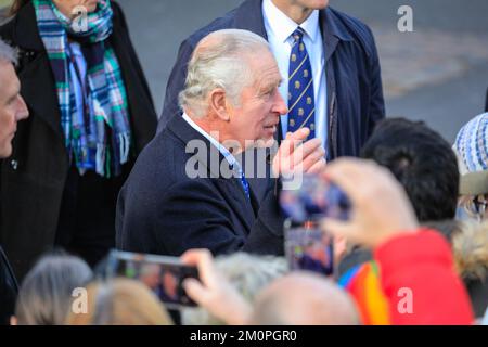 London, Großbritannien. 07.. Dezember 2022. Seine Majestät König Karl III. Verlässt die Methodistenhalle in Westminster. Er besuchte ihn anlässlich einer Veranstaltung anlässlich des 40.. Jahrestages der Geschäftstätigkeit in der Gemeinschaft (BITC). Kredit: Imageplotter/Alamy Live News Stockfoto