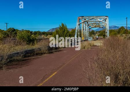 Walnut Canyon Bridge entlang der Route 66 in der Nähe von Winona, Arizona, USA Stockfoto