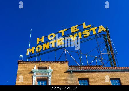 Hotel Monte Vista an der Route 66 in Flagstaff, Arizona, USA [Keine Immobilienfreigabe; nur redaktionelle Lizenzierung] Stockfoto