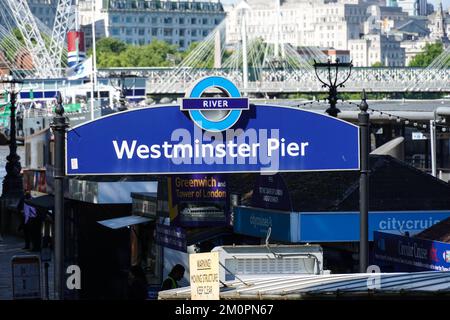 Westminster Pier an der Themse, London England Vereinigtes Königreich UK Stockfoto
