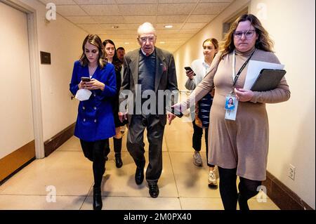 7. Dezember 2022, Washington, District of Columbia, USA: USA Senator CHUCK GRASSLEY spricht mit Reportern in der Nähe der U-Bahn des Senats. (Kreditbild: © Michael Brochstein/ZUMA Press Wire) Stockfoto