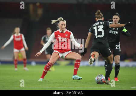 London, Großbritannien. 07.. Dezember 2022. Stina Blackstenius von Arsenal Women während des Women's Champions League-Spiels zwischen Arsenal Women und Juventus Femminile am 7. Dezember 2022 im Emirates Stadium in London, England. Foto: Joshua Smith. Nur redaktionelle Verwendung, Lizenz für kommerzielle Verwendung erforderlich. Keine Verwendung bei Wetten, Spielen oder Veröffentlichungen von Clubs/Ligen/Spielern. Kredit: UK Sports Pics Ltd/Alamy Live News Stockfoto