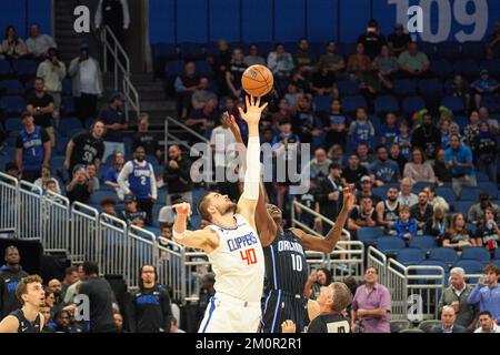 Orlando, Florida, USA, 7. Dezember 2022, Los Angeles Clippers Center Ivica Zubac #40 gewinnt den Tipp im Amway Center. (Foto: Marty Jean-Louis) Stockfoto