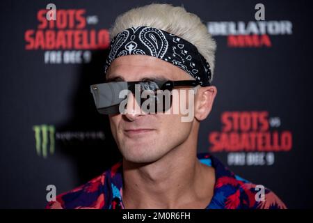 Uncasville, CT - 7. DEZEMBER: Danny Sabatello trifft sich vor Bellator 289 am 9. Dezember 2022 im Mohegan Sun Casino in Uncasville, CT, USA, mit den Medien. (Foto: Matt Davies/PxImages) Stockfoto