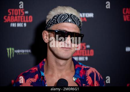 Uncasville, CT - 7. DEZEMBER: Danny Sabatello trifft sich vor Bellator 289 am 9. Dezember 2022 im Mohegan Sun Casino in Uncasville, CT, USA, mit den Medien. (Foto: Matt Davies/PxImages) Stockfoto
