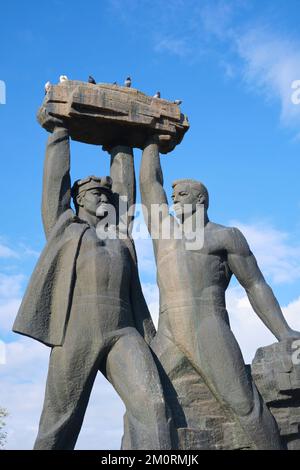 Das Wahrzeichen Miner's Glory Monument zu Ehren aller Arbeiter in der Gegend, die in den Kohle- und Erzminen gearbeitet haben. In Karaganda, Kasachstan. Stockfoto