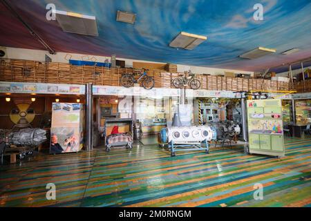 Ein Überblick über die vielen interaktiven Ausstellungen, die Schulkinder erkunden können, die am meisten mit Umweltthemen in Zusammenhang stehen. Im Ecomuseum in Karaganda, Kaza Stockfoto