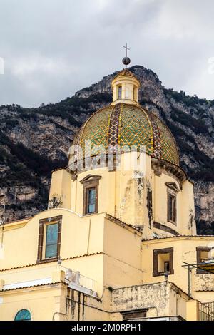 Kirche S. Maria Assunta in Positano (Kirche Chiesa di Santa Maria Assunta), Positano, Kampanien, Italien Stockfoto