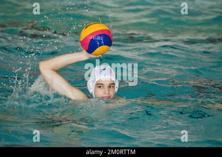 Orenburg, Russland - Mai 4, 2017 Jahre: die Jungen in Wasserball spielen in der Stadt, Wasser Polo turnier Stockfoto