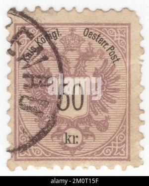 ÖSTERREICH - CA. 1883: Original-Jahrgang Österreichs annullierte Briefmarke in Rot und Flieder 50 Kreuzer mit einem eingeprägten Wappen der österreichisch-ungarischen Monarchie Stockfoto