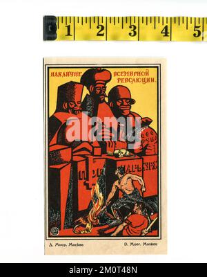 Das Poster "am Vorabend der Weltrevolution" (Russisch: Накануне всемирной революции) von Dmitry Moor, das erstmals 1920 in der UdSSR veröffentlicht wurde. Stockfoto