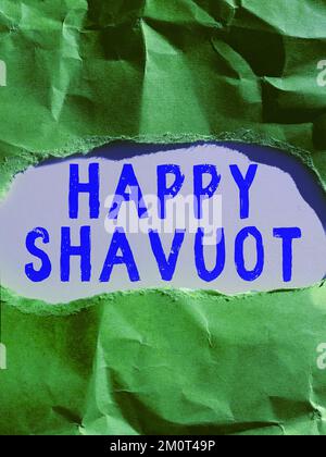 Text mit Inspiration Happy Shavuot. Begriff bedeutet jüdischer Feiertag zum Gedenken an die Offenbarung der zehn Gebote Stockfoto