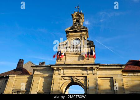 Frankreich, Doubs, Pontarlier, Rue de la Republique, Saint Pierrre Gate Stockfoto