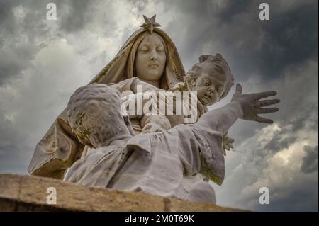 Frankreich, Finistere, Plogoff, Baie des TR?Pass, am Ende des Pointe du Raz, die Statue unserer Frau des Schiffbruchs. Stockfoto