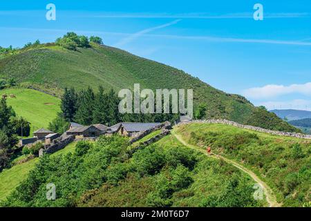 Spanien, Fürstentum Asturien, Gemeinde Allande, Dorf Montefurado auf der Camino Primitivo, spanische Pilgerroute nach Santiago de Compostela Stockfoto