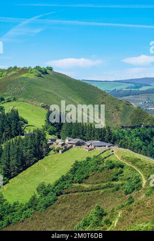 Spanien, Fürstentum Asturien, Gemeinde Allande, Dorf Montefurado auf der Camino Primitivo, spanische Pilgerroute nach Santiago de Compostela Stockfoto