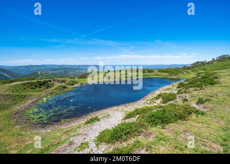 Spanien, Fürstentum Asturien, Gemeinde Allande, Landschaft auf dem Camino Primitivo, alternative Route durch Los Hospitales, spanische Pilgerroute nach Santiago de Compostela Stockfoto