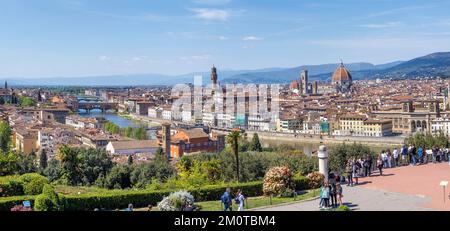 Italien, die Toskana, Florenz, das zum UNESCO-Weltkulturerbe gehört, Blick auf die Stadt von der Piazzale Michelangelo Stockfoto