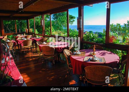 Frühstück in Arraial d'Ajuda ist ein Bezirk der brasilianischen Gemeinde Porto Seguro, an der Küste des Bundesstaates Bahia. Stockfoto