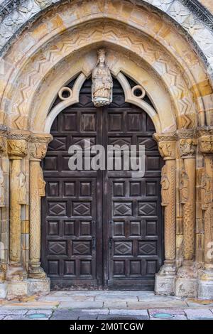 Spanien, Fürstentum Asturien, Villaviciosa, Bühne auf dem Camino del Norte, spanische Wallfahrtsroute nach Santiago de Compostela, Kirche Santa Maria de la Oliva Stockfoto