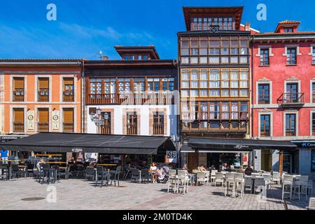 Spanien, Fürstentum Asturien, Llanes, Bühne am Camino del Norte, spanische Wallfahrtsroute nach Santiago de Compostela, Plaza Parres Sobrino im historischen Zentrum Stockfoto