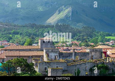 Spanien, Fürstentum Asturien, Llanes, Bühne auf dem Camino del Norte, spanische Wallfahrtsroute nach Santiago de Compostela, Herzog von Estrada und Basilika Santa Maria del Concejo Stockfoto