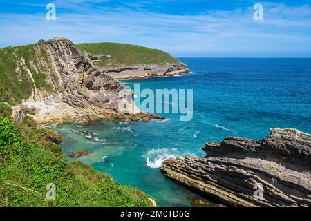 Spanien, Fürstentum Asturien, Llanes, Bühne auf dem Camino del Norte, spanische Wallfahrtsroute nach Santiago de Compostela, Panorama von der San Pedro Promenade Stockfoto