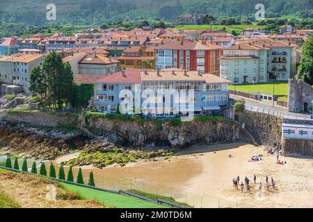 Spanien, Fürstentum Asturien, Llanes, Bühne am Camino del Norte, spanische Wallfahrtsroute nach Santiago de Compostela, Strand El Sablon Stockfoto