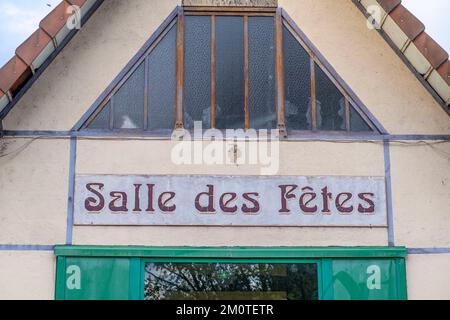 Frankreich, Allier, das Dorf Herisson mit der Aufschrift Petites cites de Caractere, salle des Fetes, Bourbonnais Stockfoto