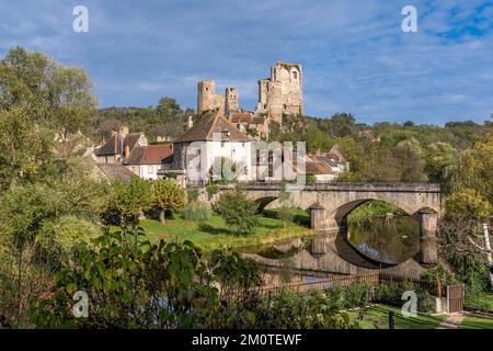 Frankreich, Allier, das Dorf Herisson mit der Aufschrift Petites Cites de Caractere, mittelalterliches Schloss, Bourbonnais Stockfoto
