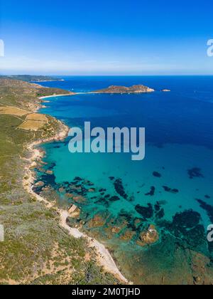 Frankreich, Var, La Croix Valmer, Küstenpfad VAP Lardier und Cap Taillat, Briande Bay und Cap Taillat im Hintergrund (Luftaufnahme) Stockfoto