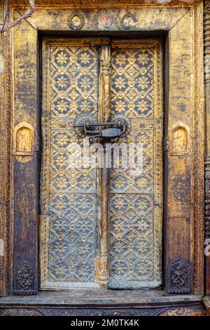 Nepal, Kathmandu-Tal, UNESCO-Weltkulturerbe, Patan, Durbar-Platz, Königspalast, goldene Tür im Mul Chowk-Innenhof Stockfoto