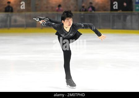 Jakarta, Indonesien. 8.. Dezember 2022. Chen Yudong aus China tritt am 8. Dezember 2022 beim Junior Men Short Program der Asian Open Figure Skating Trophäe 2022 in Jakarta, Indonesien, an. Kredit: Veri Sanovri/Xinhua/Alamy Live News Stockfoto