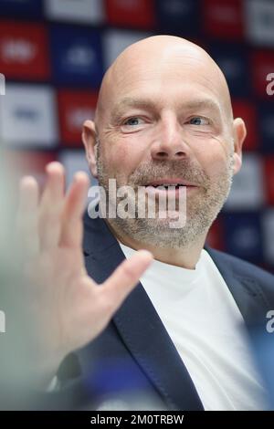 Brüssel. Am 08. Dezember 2022 stellte Anderlechts Cheftrainer Brian Riemer auf einer Pressekonferenz der belgischen Fußballmannschaft RSC Anderlecht seinen neuen Trainer vor, der am Donnerstag, den 08. Dezember 2022 in Brüssel stattfand. Danish Riemer kommt vom englischen Premier League Club Brentford FC, wo er Assistenztrainer war. BELGA FOTO BRUNO FAHY Stockfoto